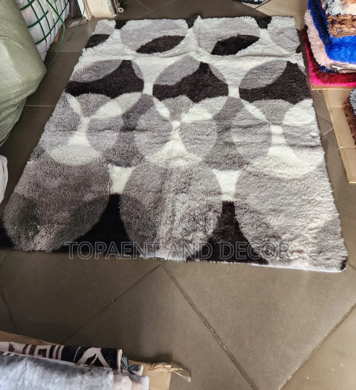 Smart With Good Quality Fluffy Carpet