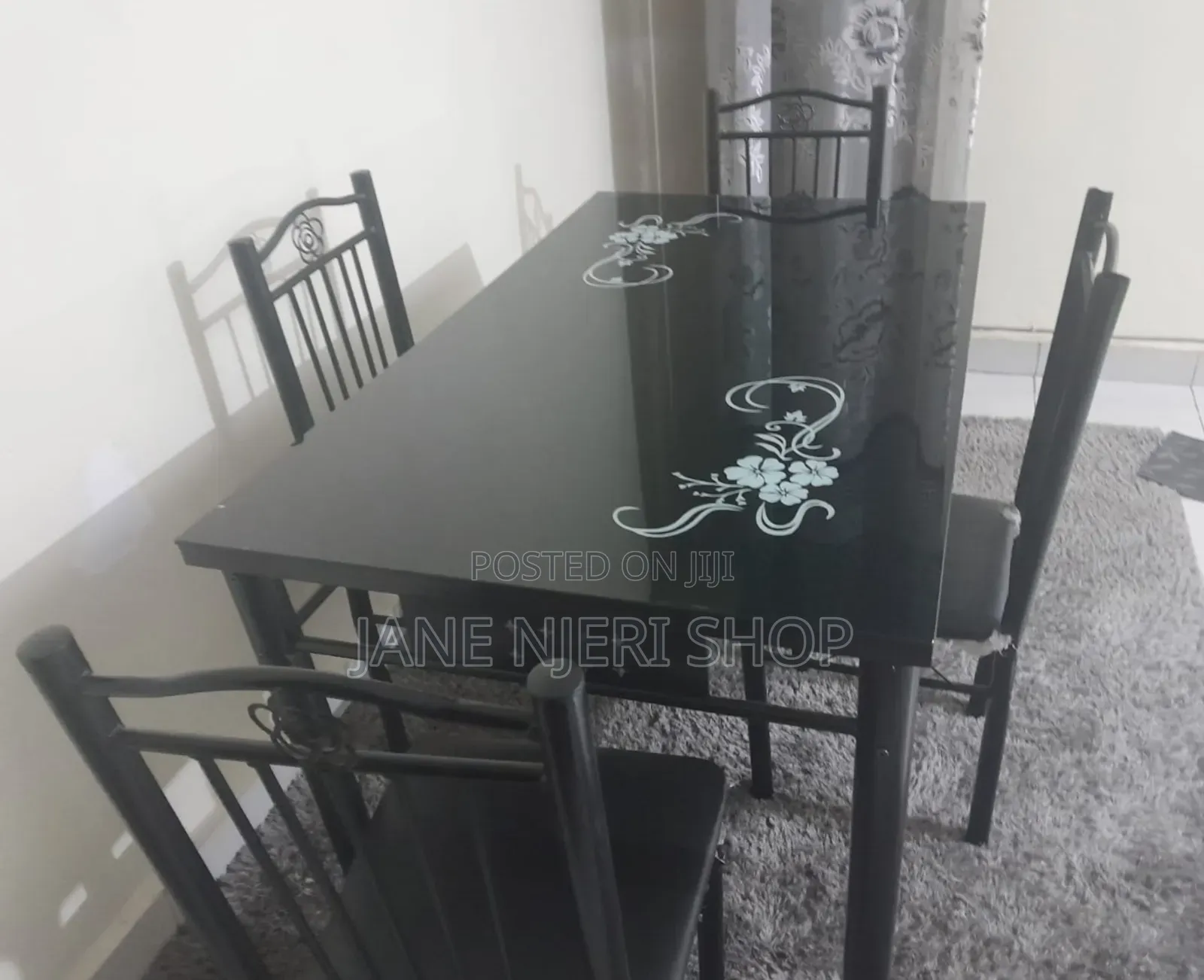 4 Sitter Dinning Table