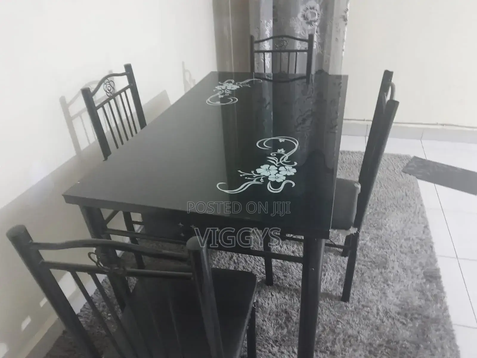 Four Seater Dinning Table