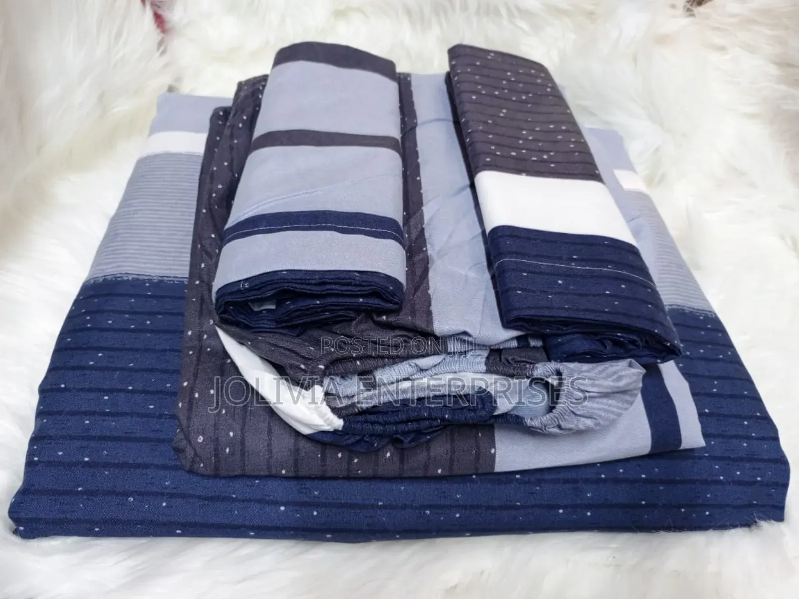 5 Pcs Bedsheet Set With Mattress Protector (Fitted Sheet)