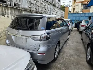 Toyota Wish 2018 Silver