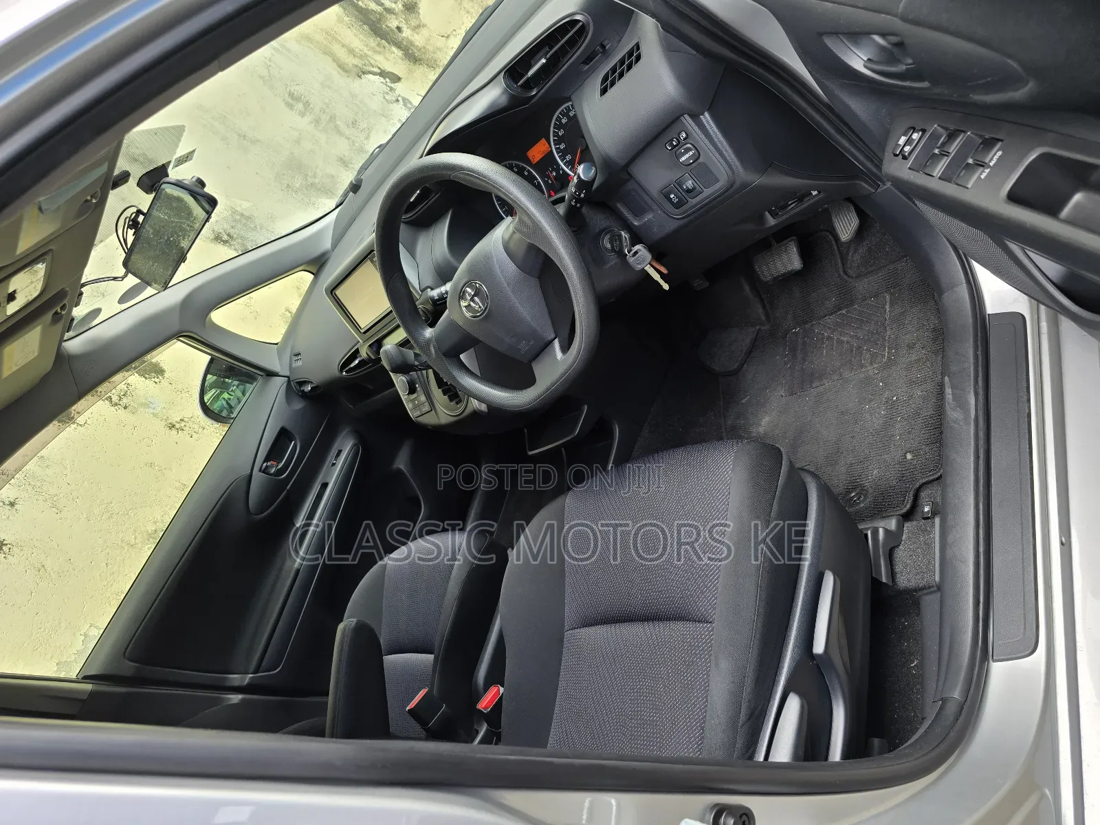 Toyota Wish 2018 Silver