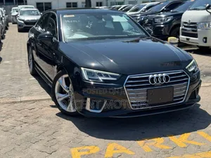 Audi A4 2.0T ultra Premium FWD 2018 Black