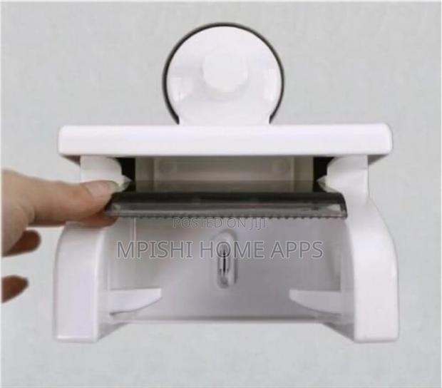 Waterproof Toilet Paper Holder - thumbnail 5