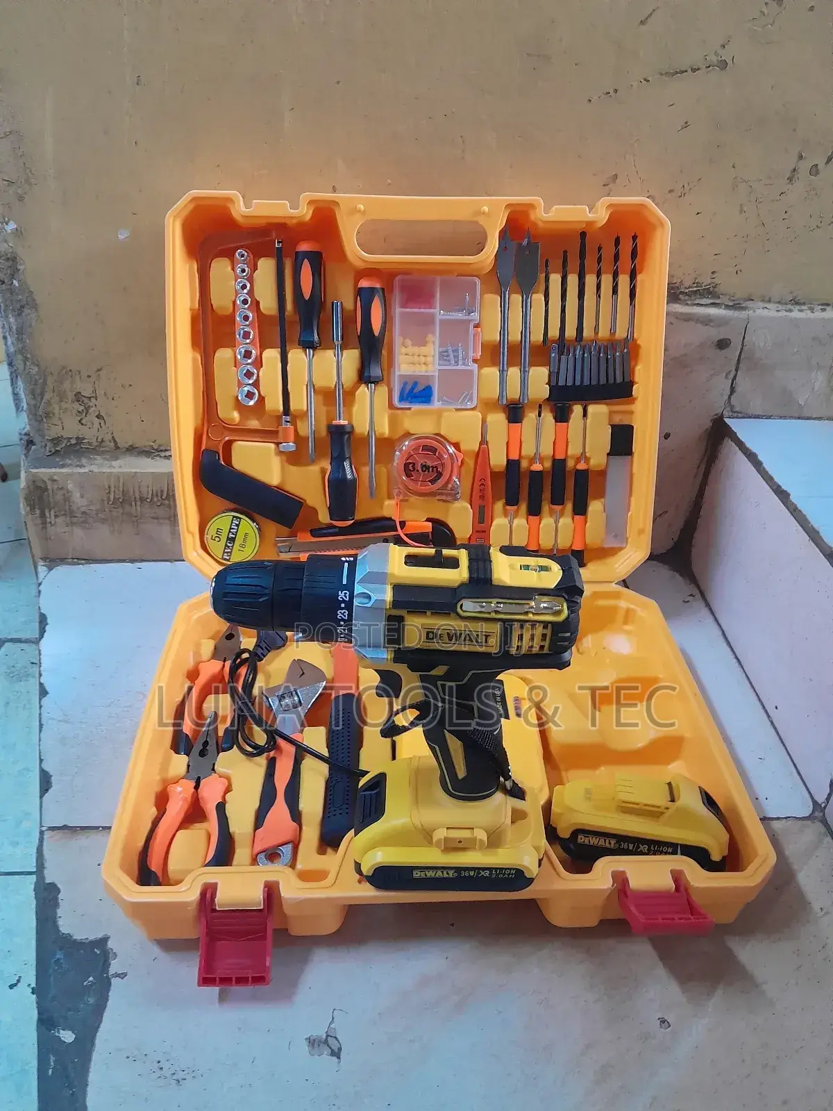 Powerful Dewalt Cordless Drill Set 26v