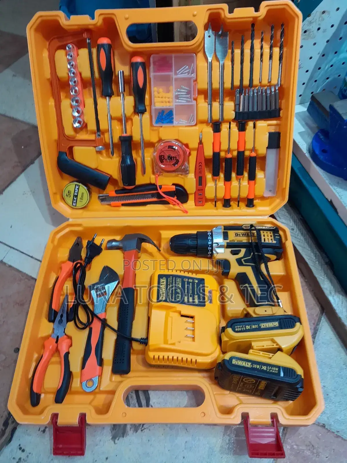Portable Dewalt Cordless Drill Set 26v