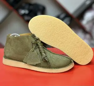 Clarks Suede / Bank Robber Size 40-45
