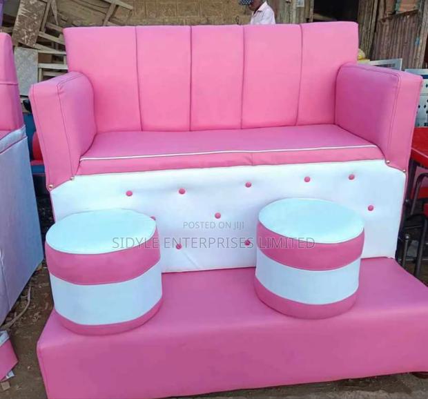 Pedicure Couch Pink With 2 Puffs