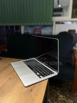 Laptop Apple MacBook Pro 2021 M1 8GB Apple M1 SSD 256GB