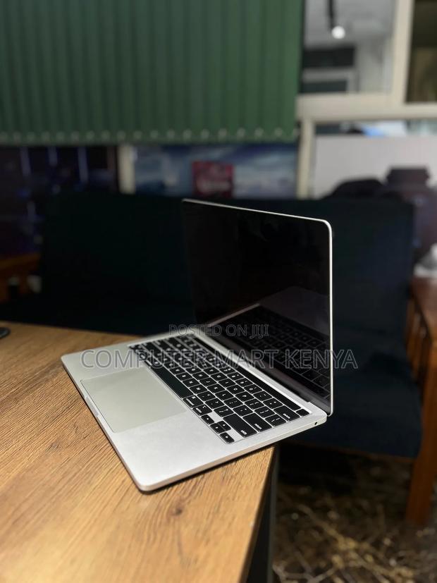 Laptop Apple MacBook Pro 2021 M1 8GB Apple M1 SSD 256GB