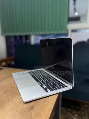 Laptop Apple MacBook Pro 2021 M1 8GB Apple M1 SSD 256GB