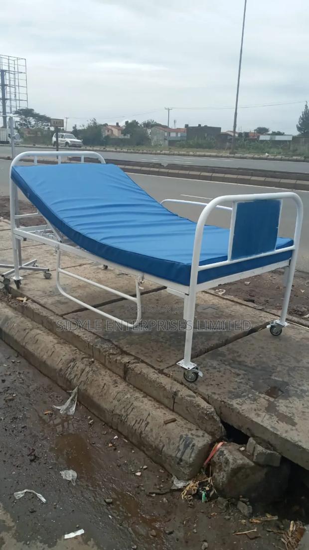 Single Crank Hospital Bed With Matress
