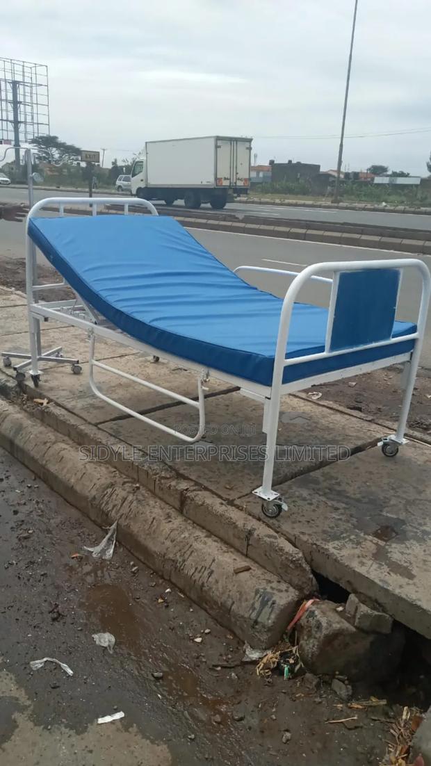 Single Crank Hospital Bed With Matress - thumbnail 2