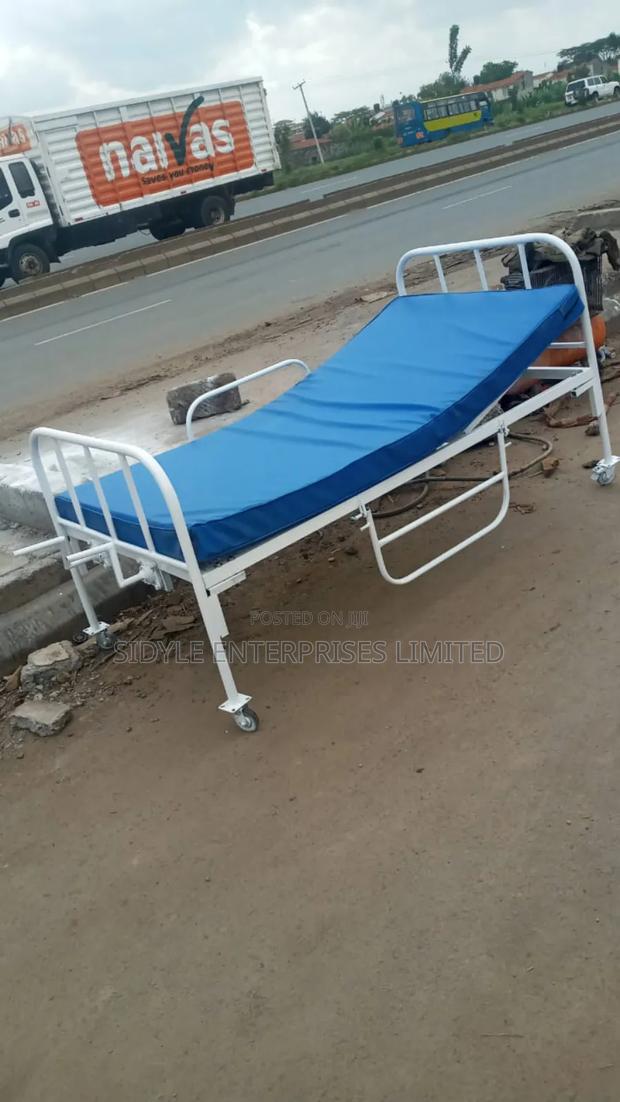 Manual Single Crank Hospital Bed - thumbnail 2
