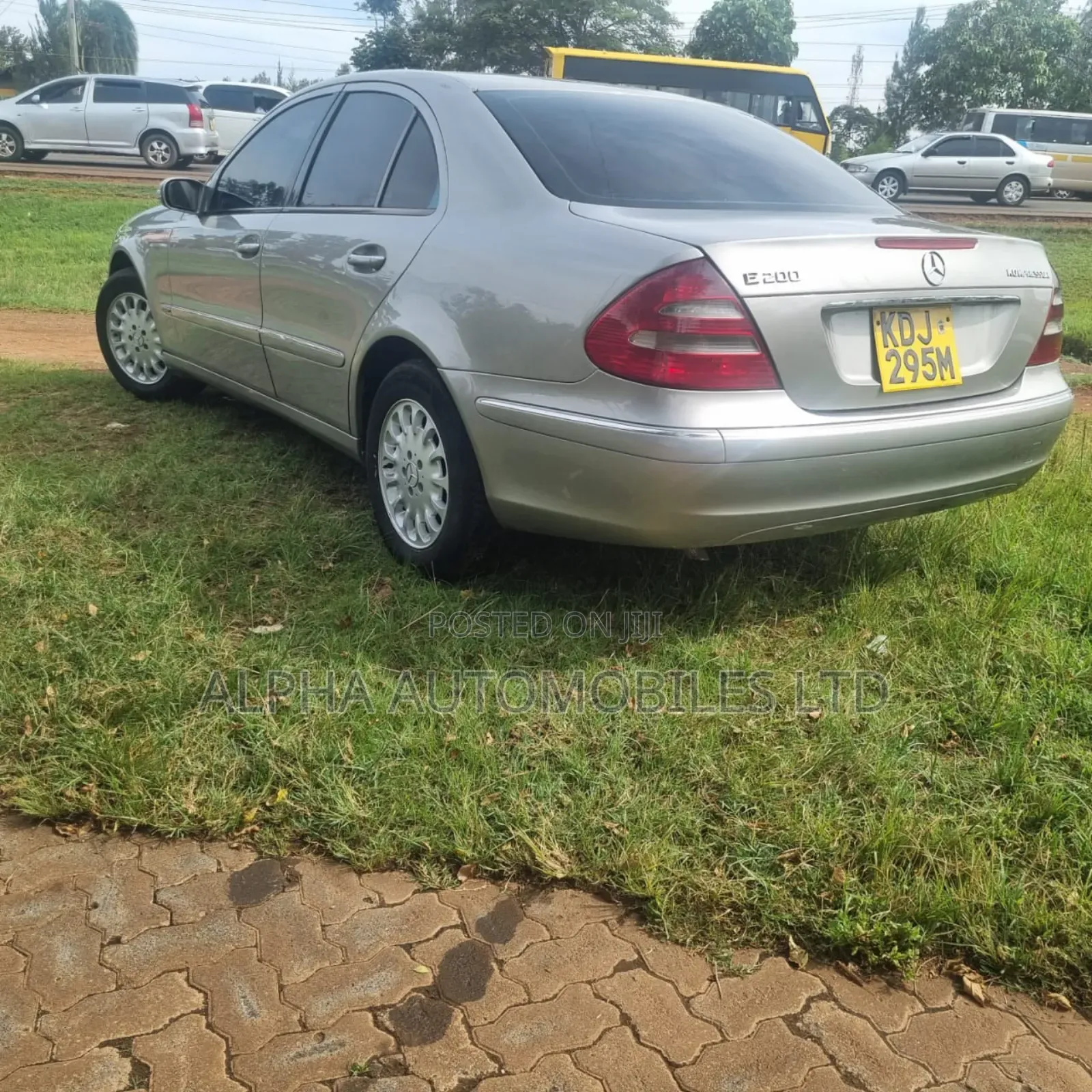 Mercedes-Benz E200 2004 Gray