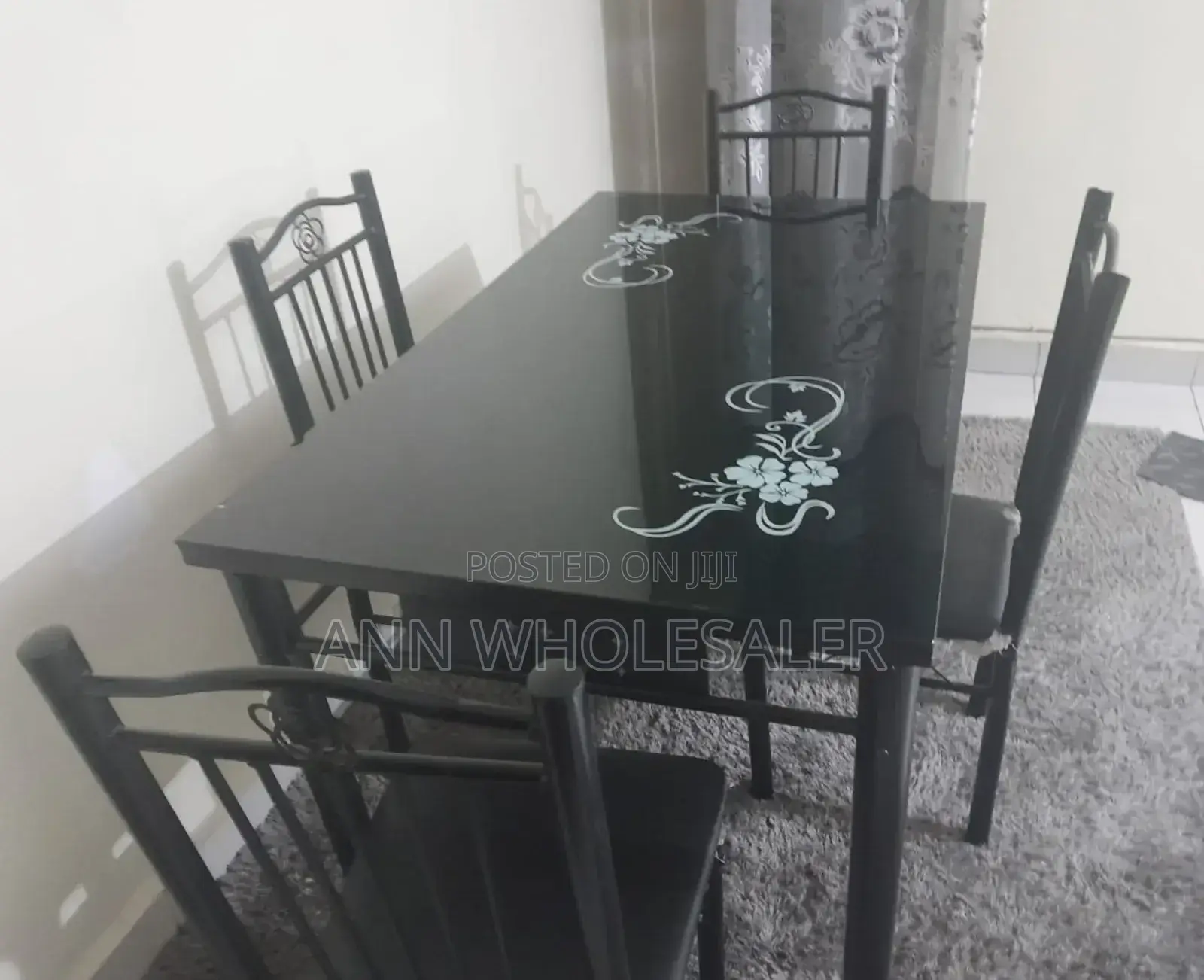 4 Sitter Dinning Table