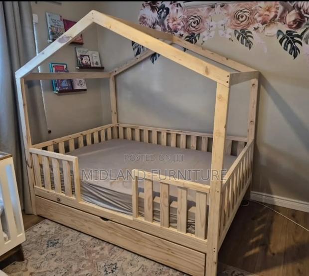 Noah Canopy Bed - main view