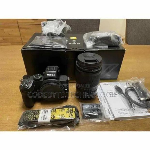 Nikon Z5 With 24-200 - thumbnail 3