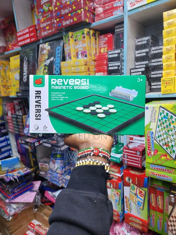 Reversi Magnetic Board Game - thumbnail 2
