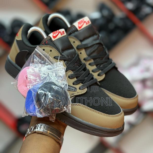 Authentic Air J 1 Low Travis Scott - thumbnail 3