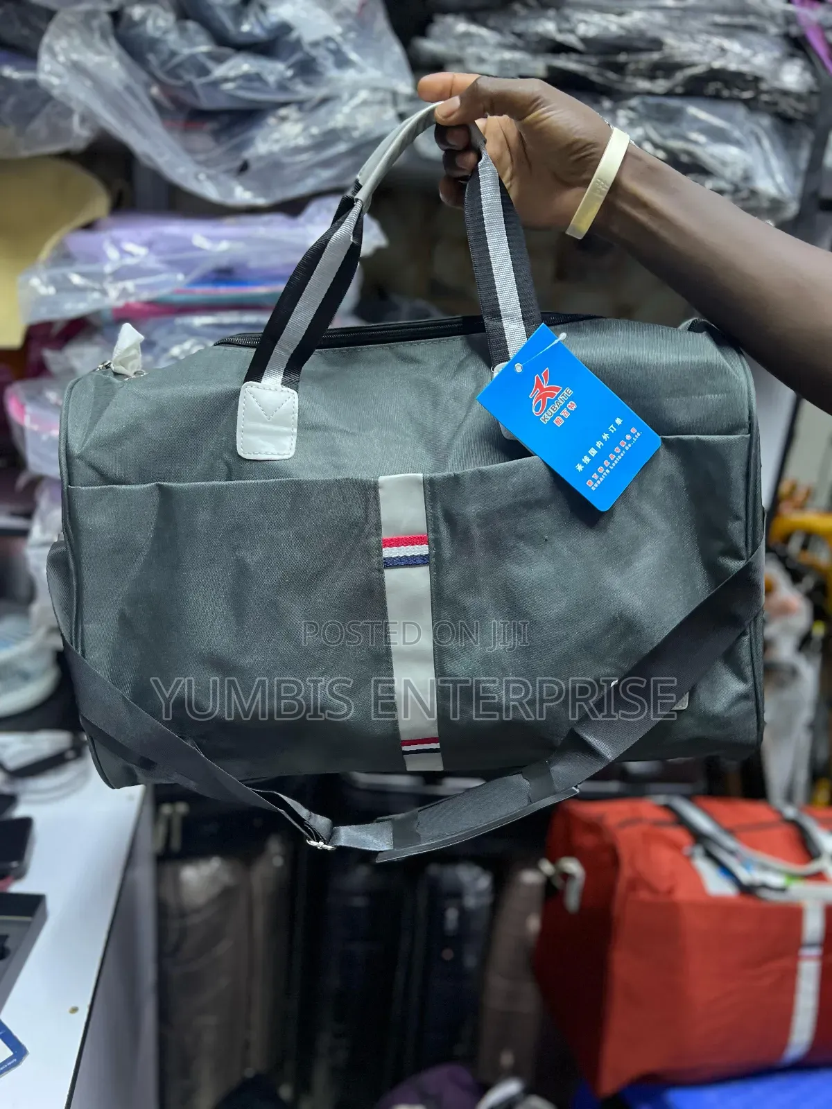 Grey Quality Duffle/Canvas Travel Bags at 1400