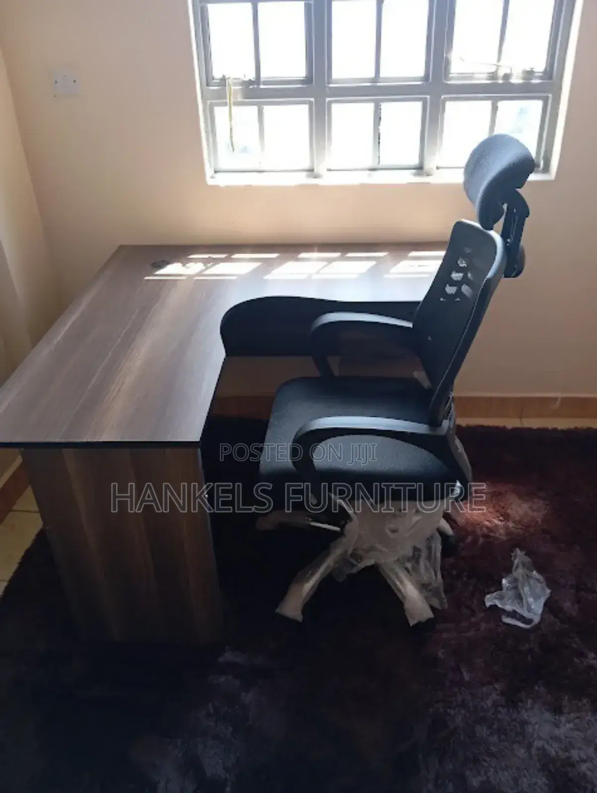 L Shape Desk and Office High Back Seat