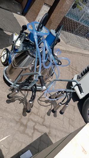 Cow Milking Machine - thumbnail 2