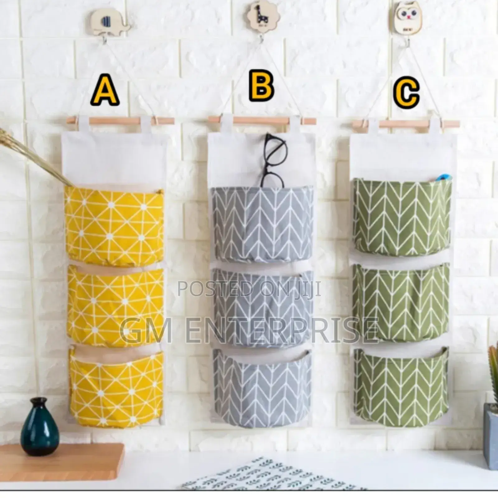 Wall Mounted Storage Bag With 3 Pockets