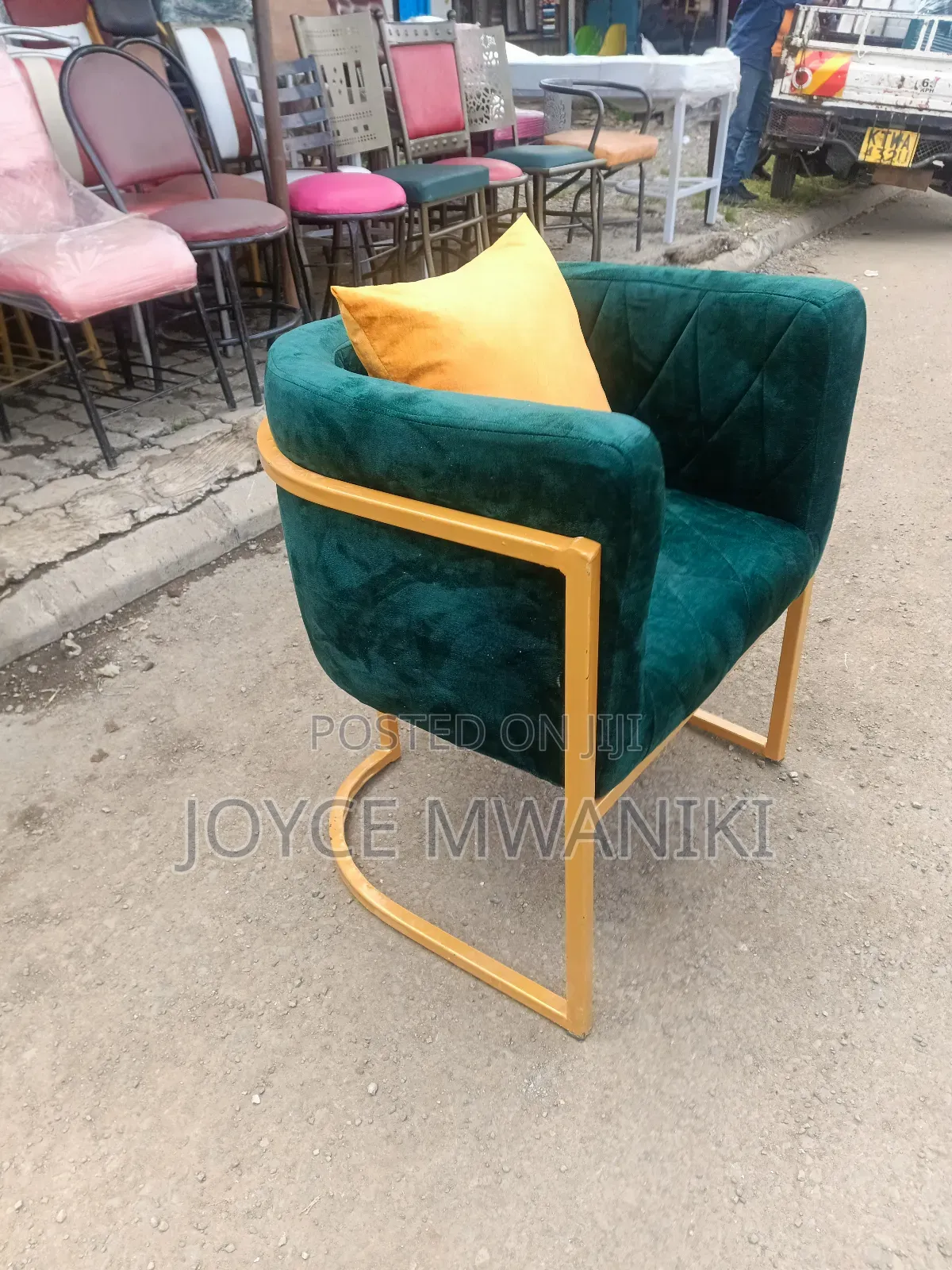 Manicure Seat or Styling Seat, Green and Gold M