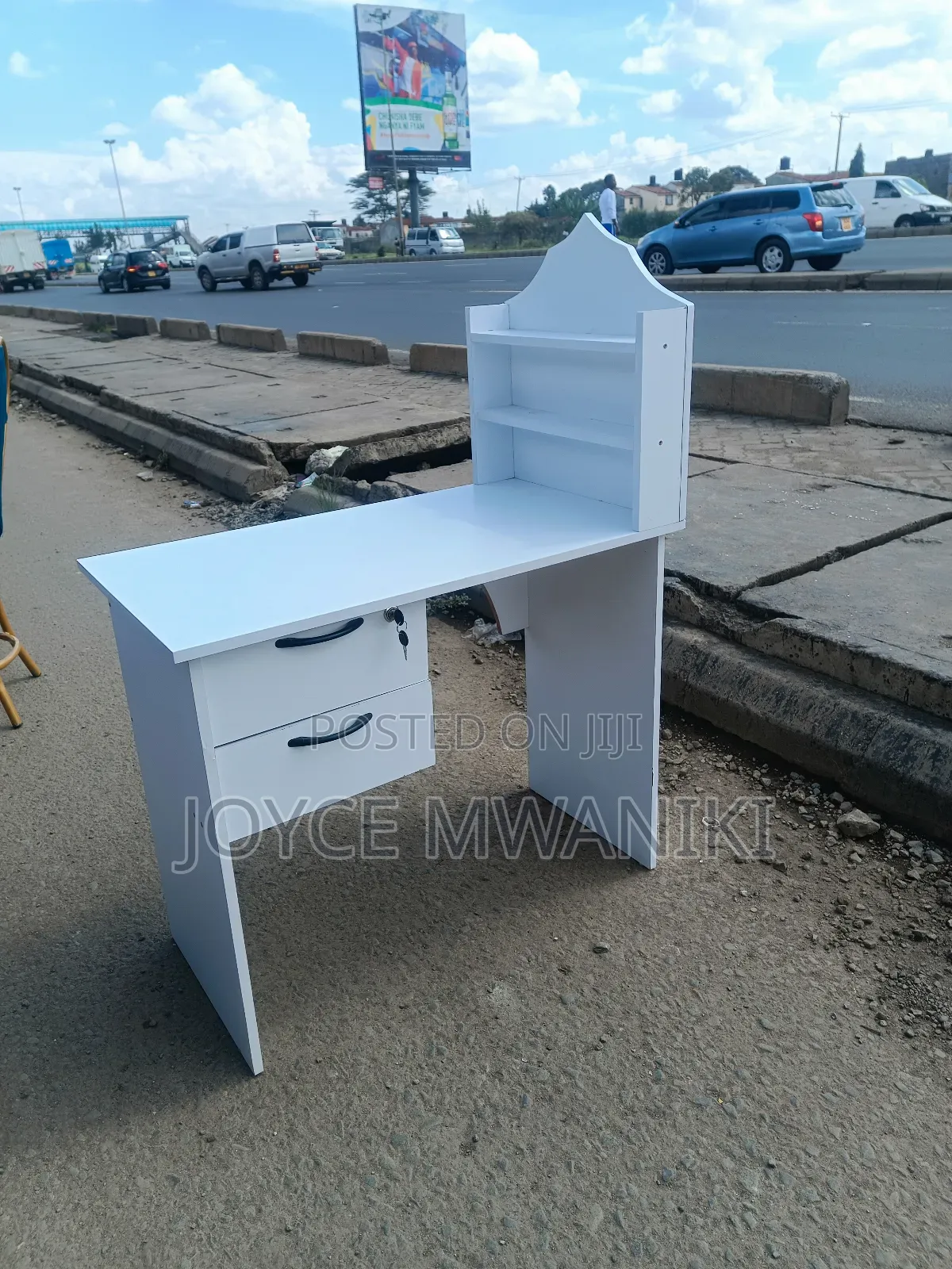 Nail Table, White 