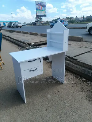 Nail Table, White 