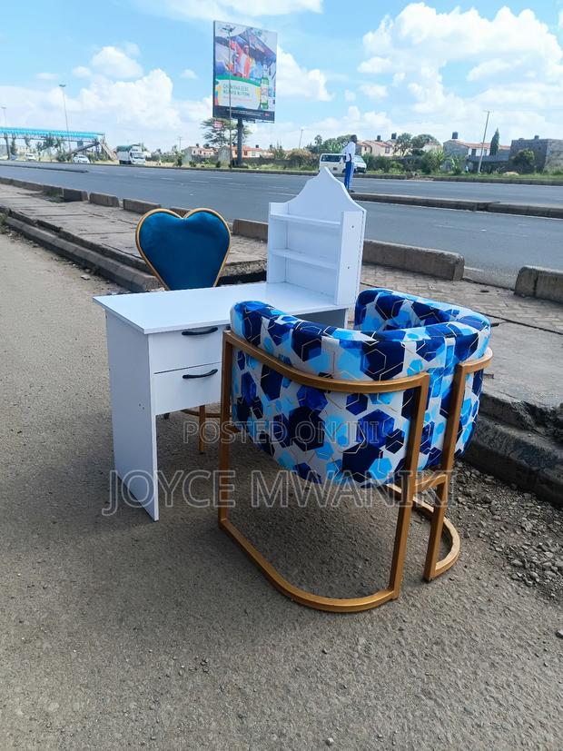 Manicure Set, White Table and Matching Seats - main view