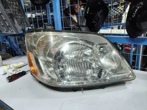 Noah 2005 Xenon Headlights