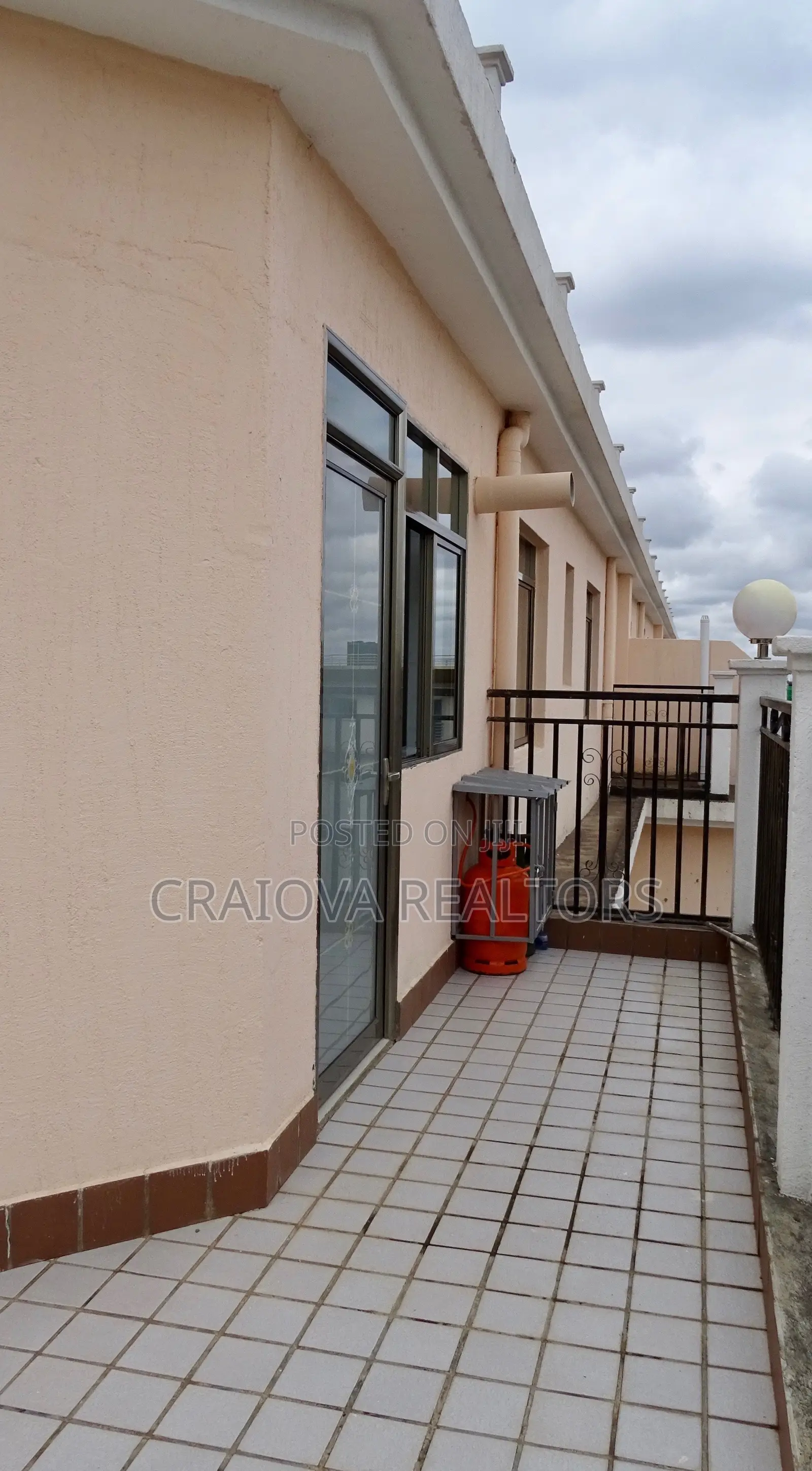 Furnished 3bdrm Apartment in Valley Arcade for rent