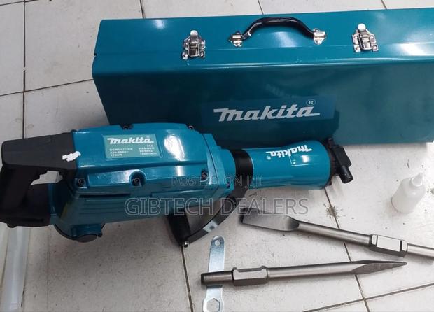 Makita 1700w Powerstrike Demolition Breaker Kit