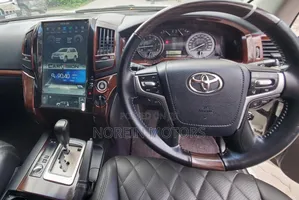 Toyota Land Cruiser 2018 Off white