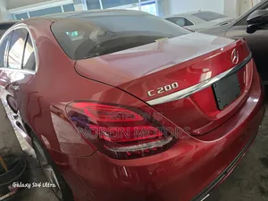 Mercedes-Benz C200 2018 Red