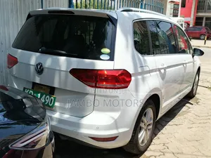 Volkswagen Touran 2018 White