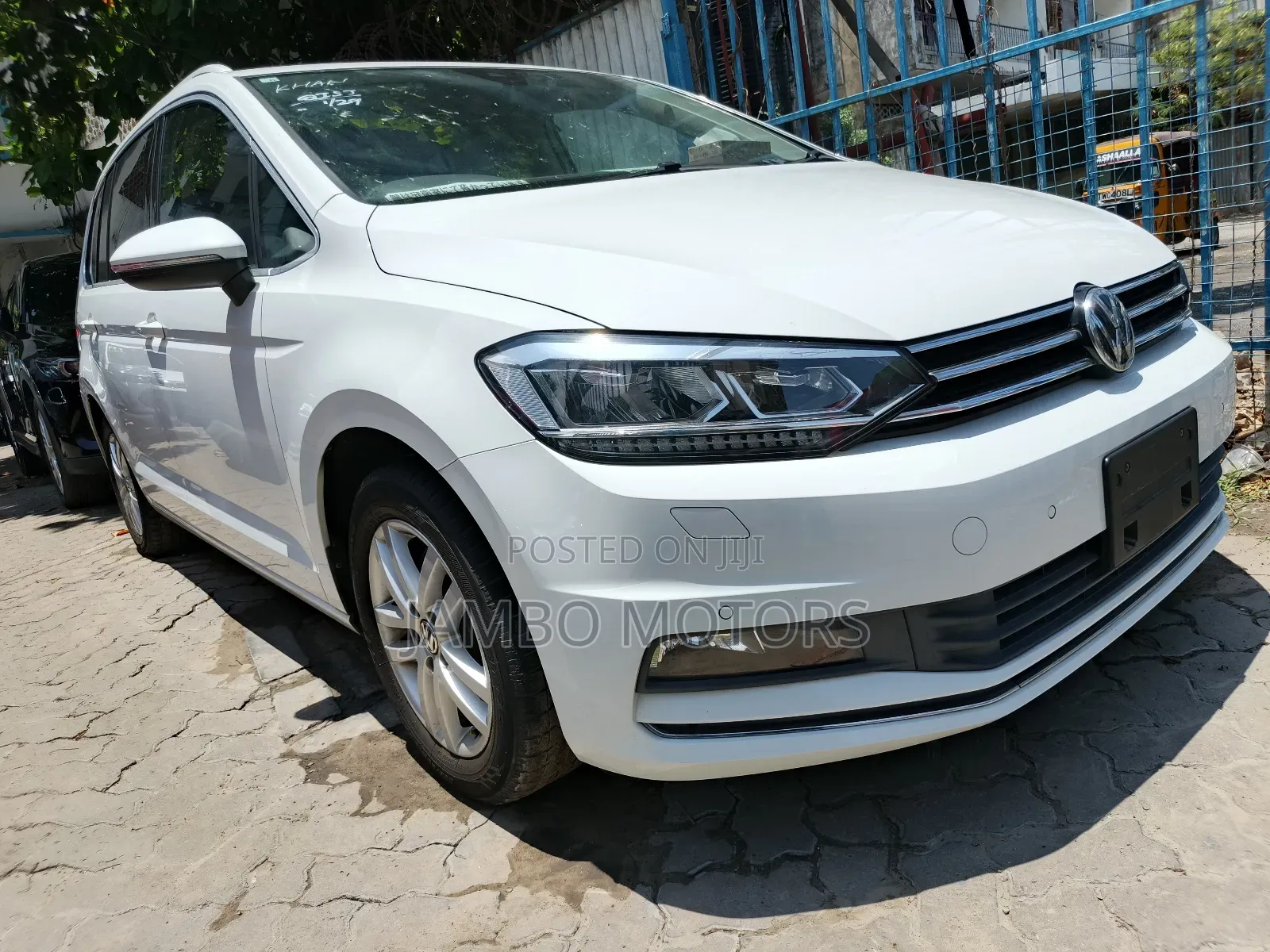 Volkswagen Touran 2018 White