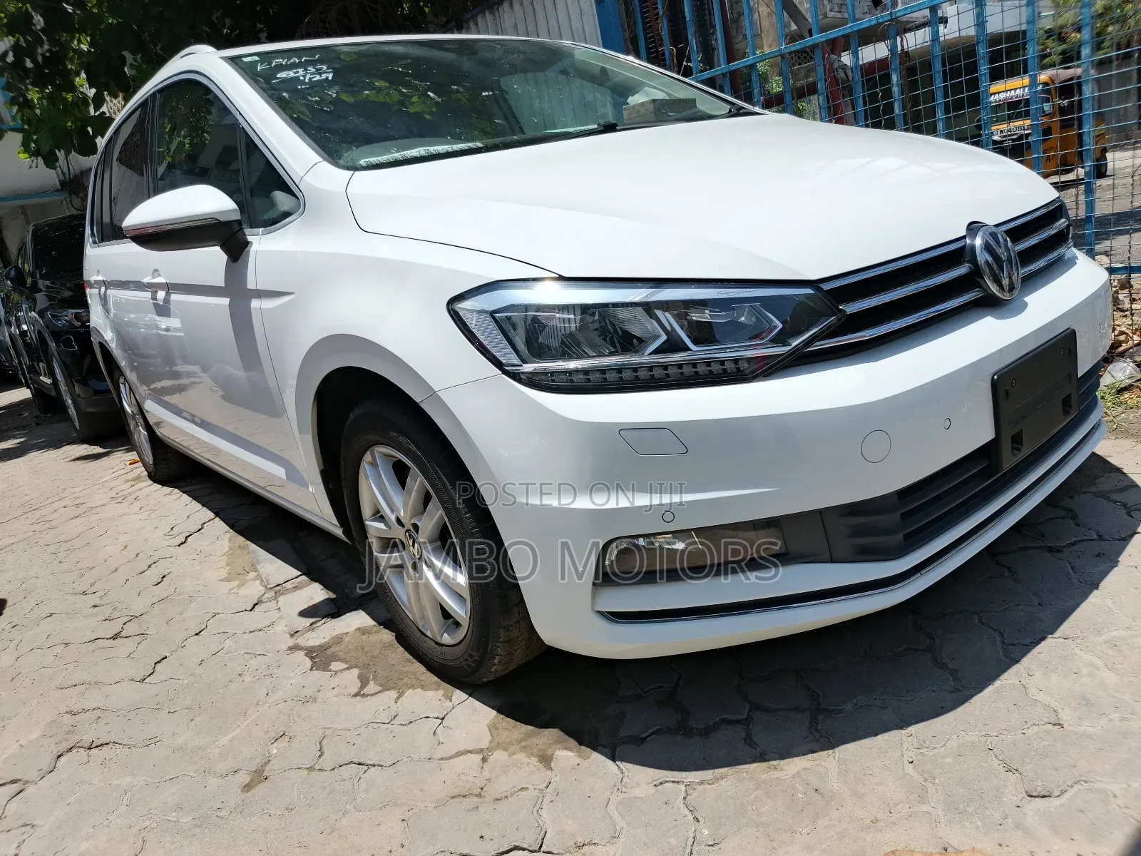 Volkswagen Touran 2018 White