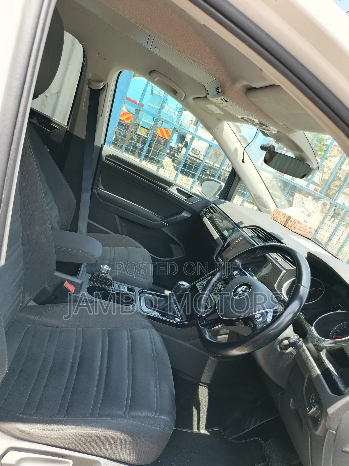 Volkswagen Touran 2018 White