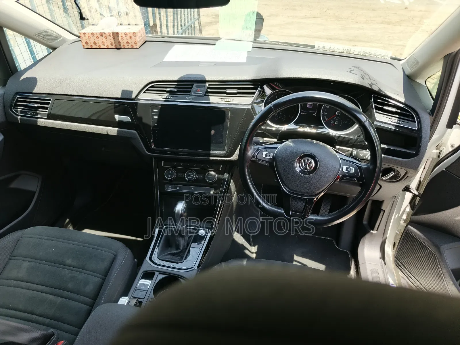 Volkswagen Touran 2018 White