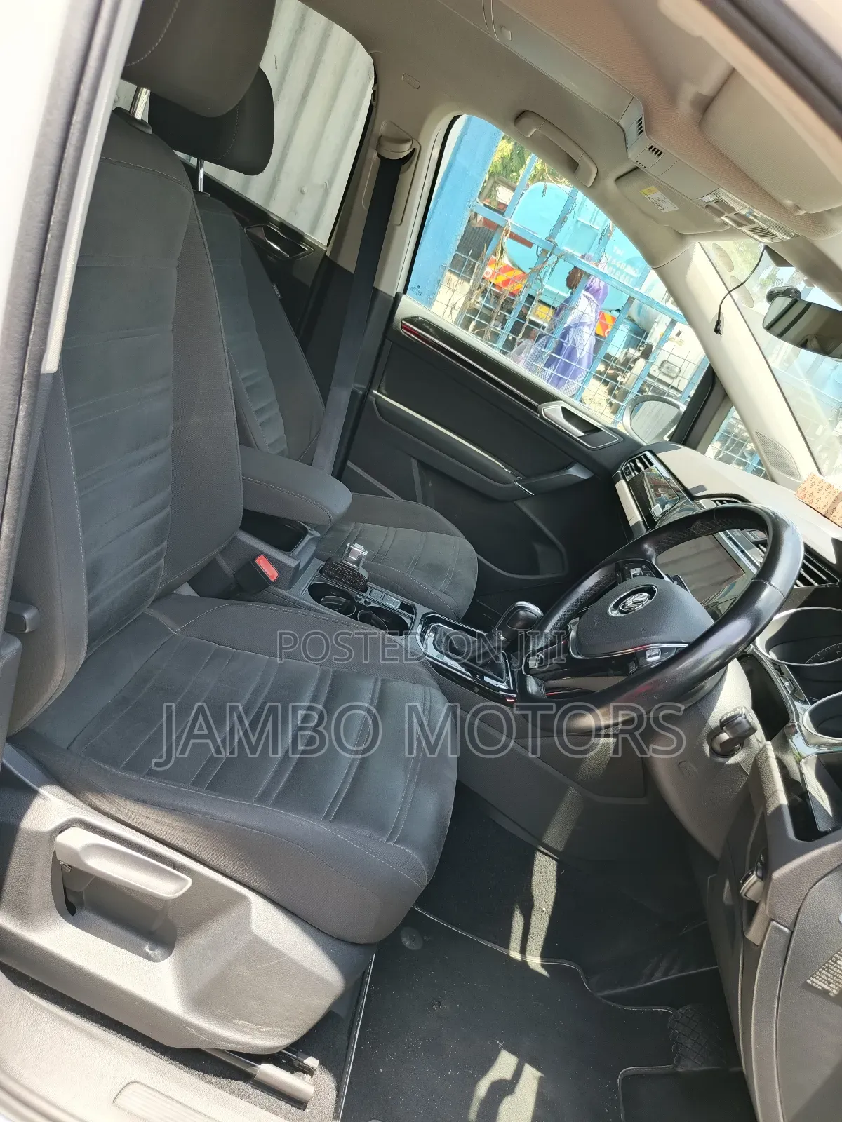 Volkswagen Touran 2018 White