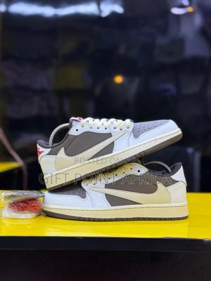 Air Jordan 1 Low X Travis Scott "Reverse Mocha" - thumbnail 2