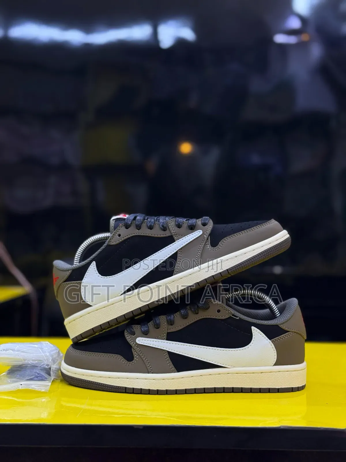 Nike Air Jordan 1 Low Og X Travis Scott “Dark Mocha”,