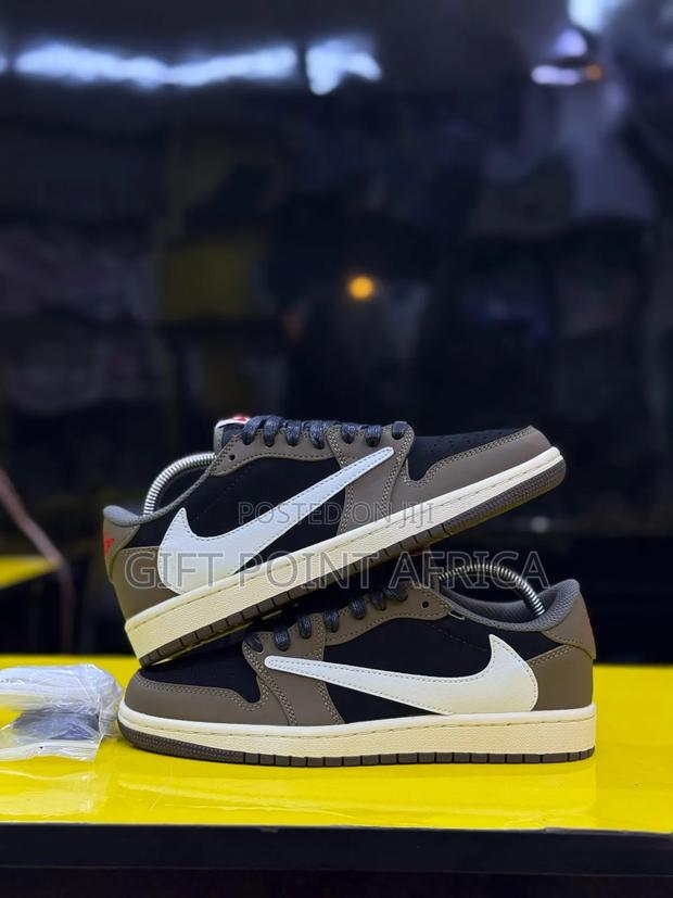 Nike Air Jordan 1 Low Og X Travis Scott “Dark Mocha”,