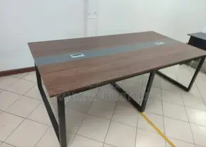 Executive Ergonomic Boardroom Table