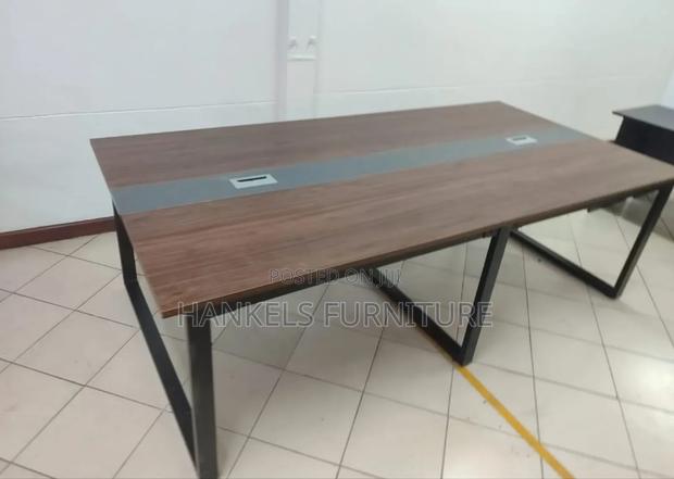 Executive Ergonomic Boardroom Table