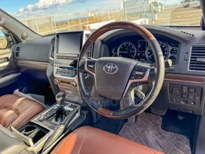 Toyota Land Cruiser 4.6 V8 ZX 2019 Gray