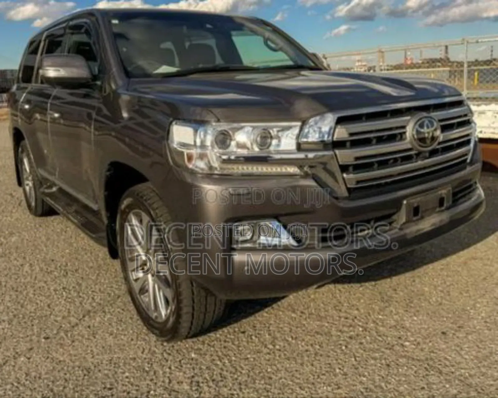 Toyota Land Cruiser 4.6 V8 ZX 2019 Gray
